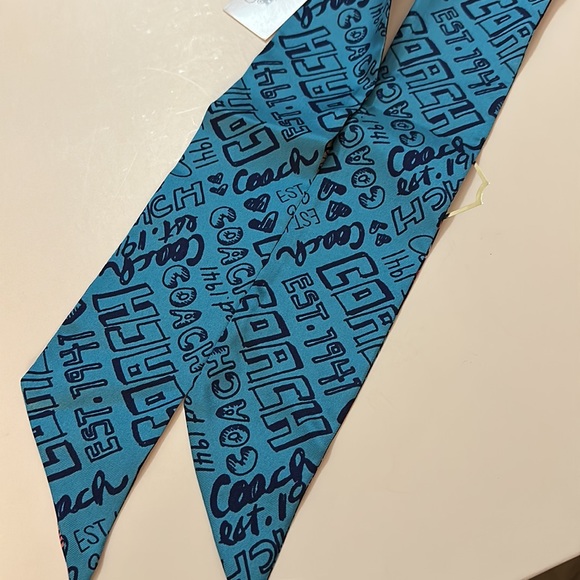 NWT Coach Signature Vintage Scarf - Picture 4 of 7
